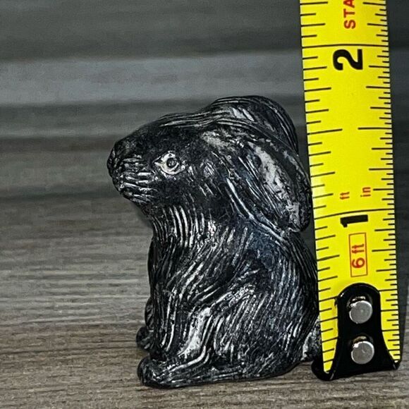 Wolf Canada Carved Soapstone Rabbit Figurine - Cute Baby Charcoal Grey Bunny - Picture 7 of 8